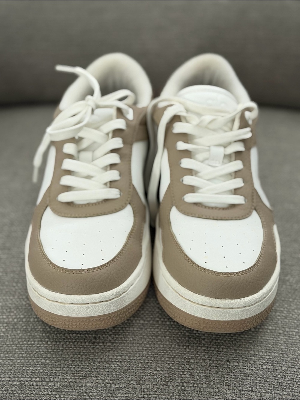 ALO Yoga Low-Top Sneakers in Tan and White - Picture 5 of 8
